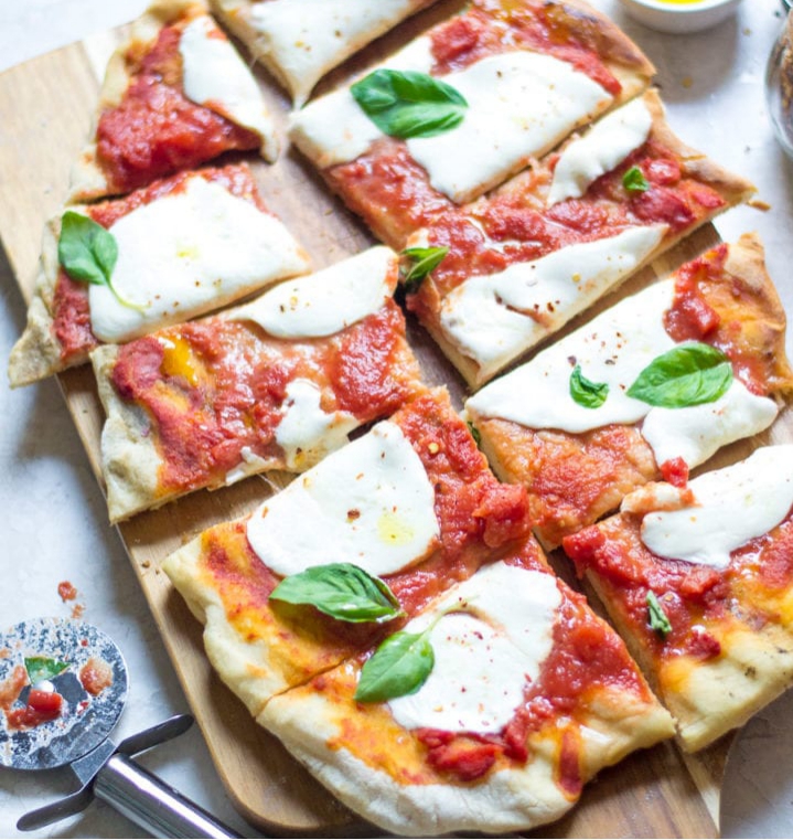 Grilled margherita pizza
