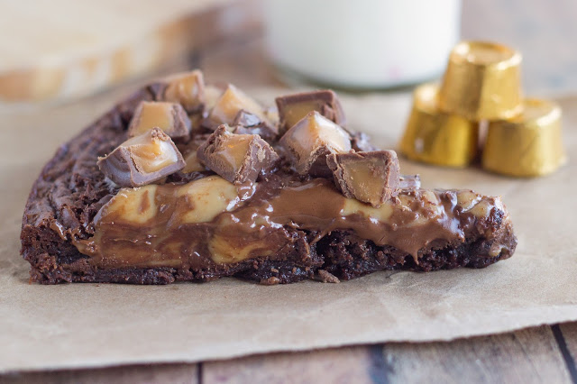 rolo-brownie-pizza