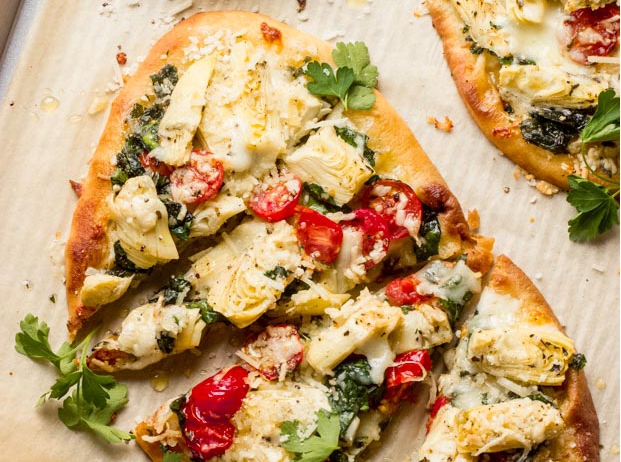 tomato-artichoke-and-spinach-flatbread-pizza