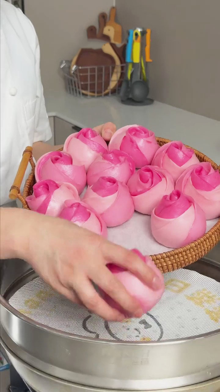 Gradient Rose Steamed Buns 2