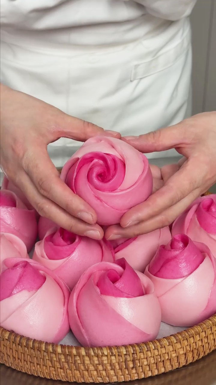 Gradient Rose Steamed Buns 3