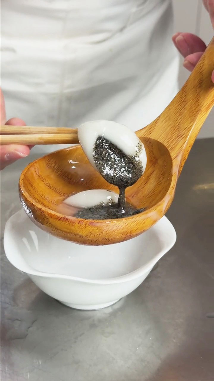 Homemade Lava Black Sesame Peanut Tangyuan 4